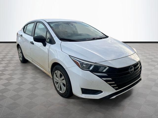 2024 Nissan Versa S's photo