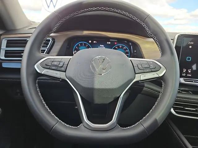 2026 Volkswagen Atlas SE with Technology