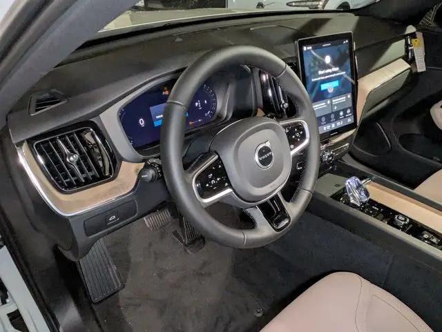 2026 Volvo XC60 B5 Plus