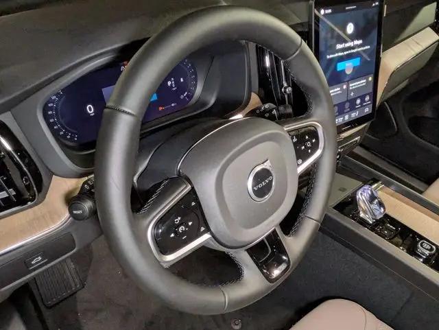 2026 Volvo XC60 B5 Plus