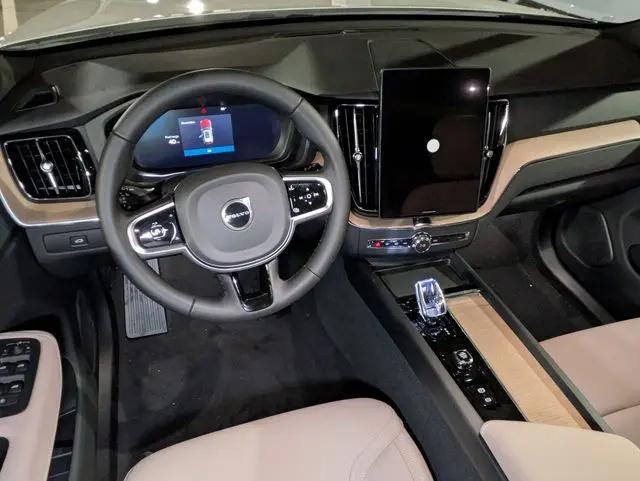 2026 Volvo XC60 B5 Plus