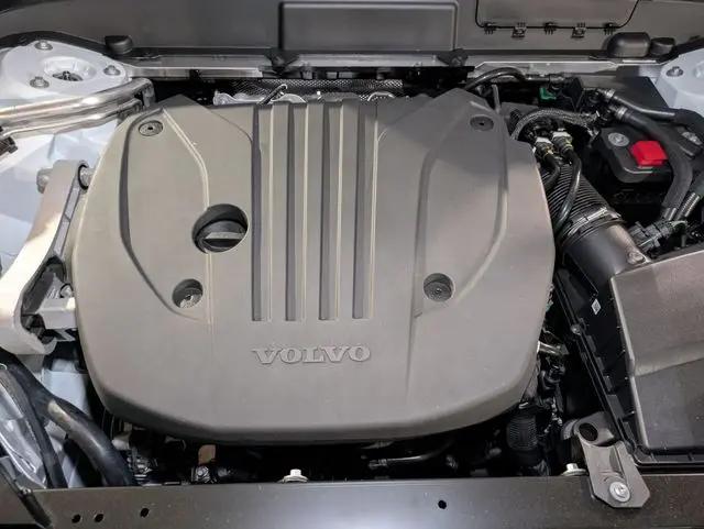 2026 Volvo XC60 B5 Plus