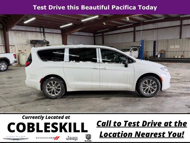 2026 Chrysler Pacifica Select AWD