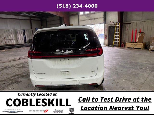 2026 Chrysler Pacifica Select AWD