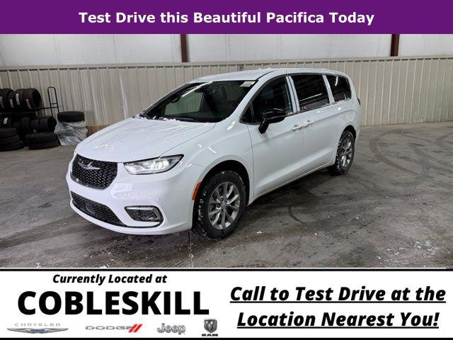 2026 Chrysler Pacifica Select AWD