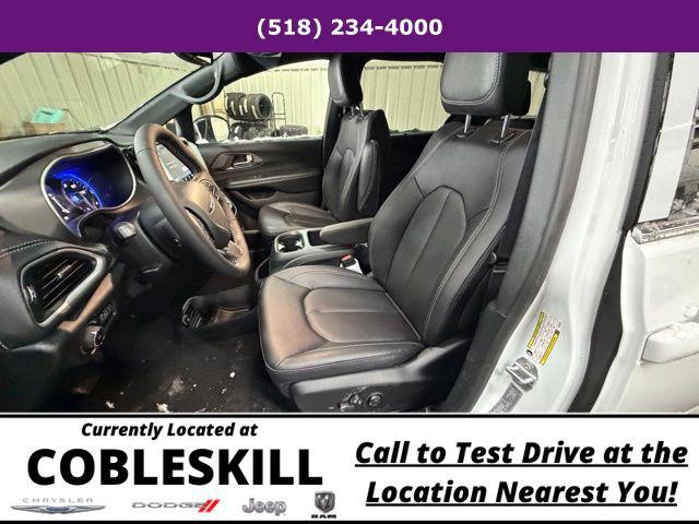 2026 Chrysler Pacifica Select AWD