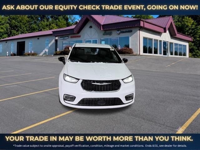 2026 Chrysler Pacifica Select AWD