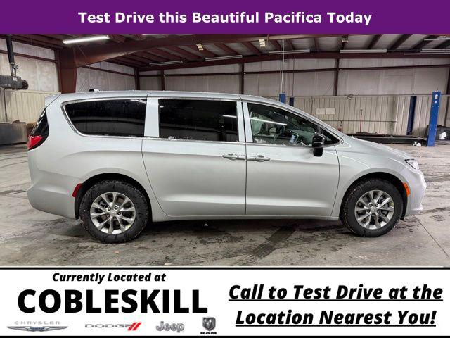 2026 Chrysler Pacifica Select AWD