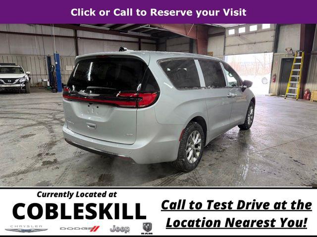 2026 Chrysler Pacifica Select AWD