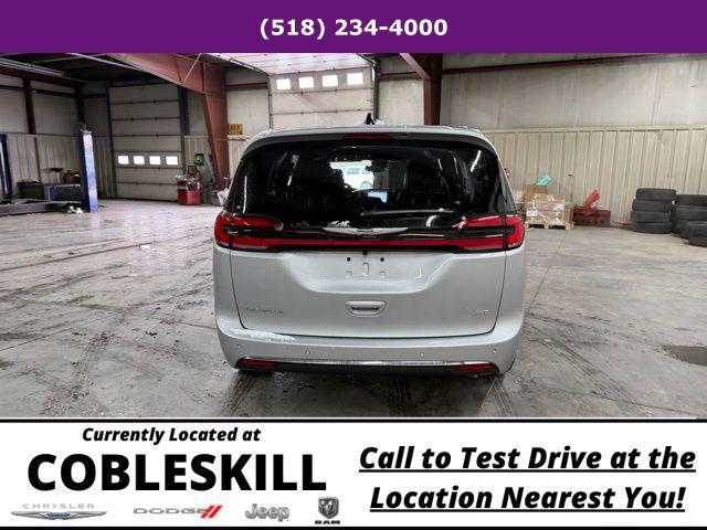 2026 Chrysler Pacifica Select AWD