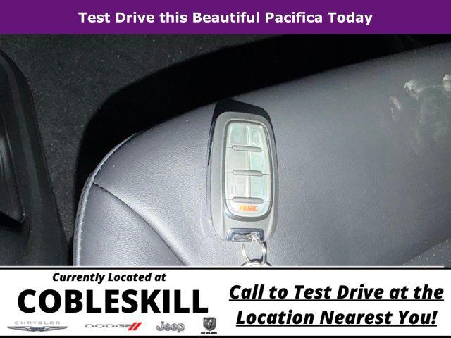 2026 Chrysler Pacifica Select AWD