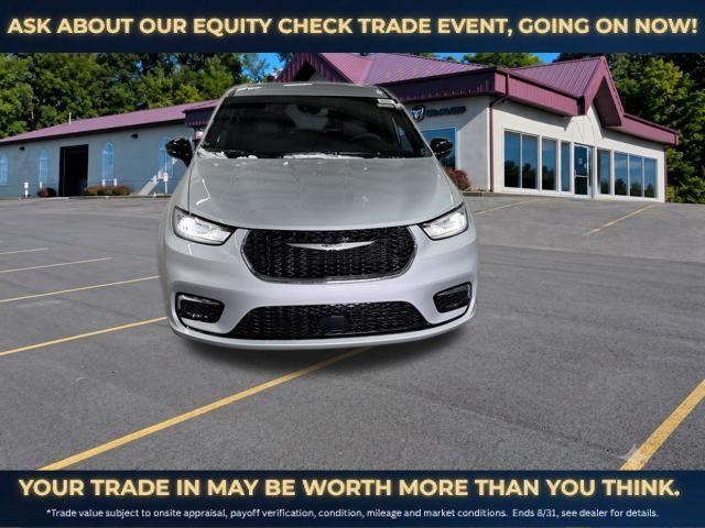 2026 Chrysler Pacifica Select AWD