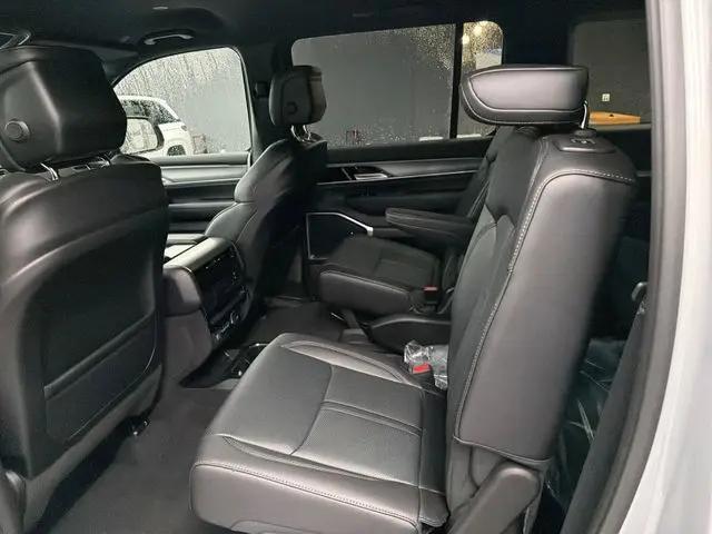 2026 Jeep Grand Wagoneer L 4x4