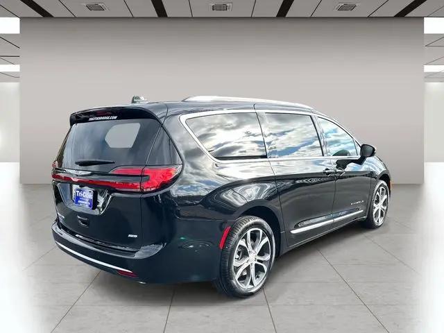2026 Chrysler Pacifica Pinnacle AWD