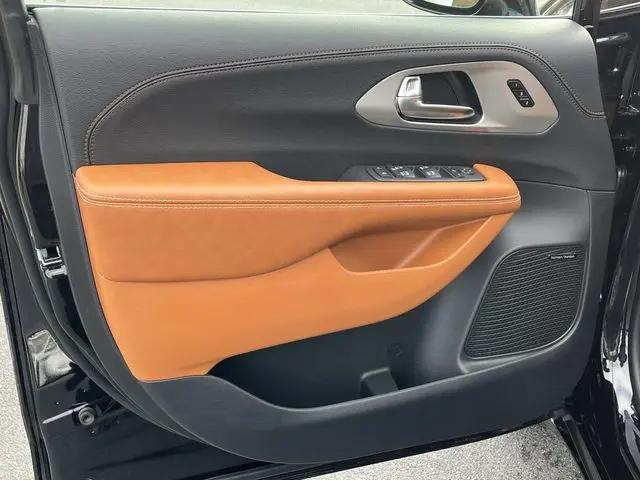 2026 Chrysler Pacifica Pinnacle AWD