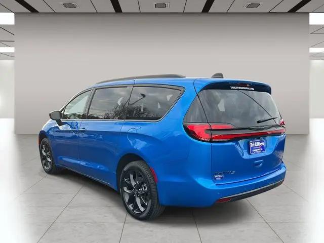 2026 Chrysler Pacifica Select AWD