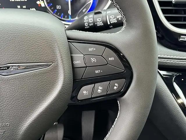 2026 Chrysler Pacifica Select AWD