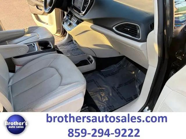 2021 Chrysler Pacifica Touring L