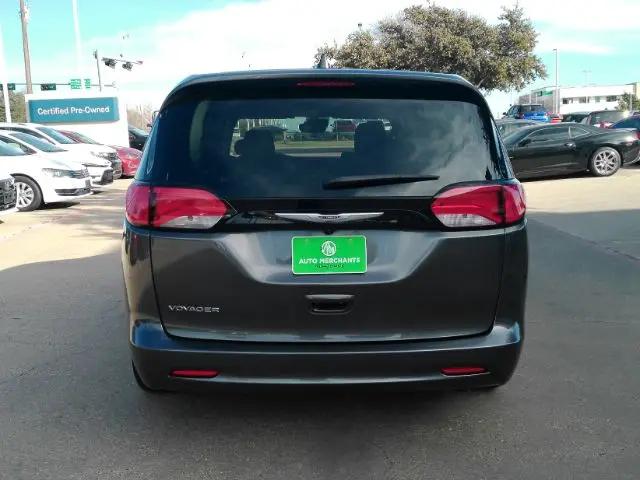 2023 Chrysler Voyager LX
