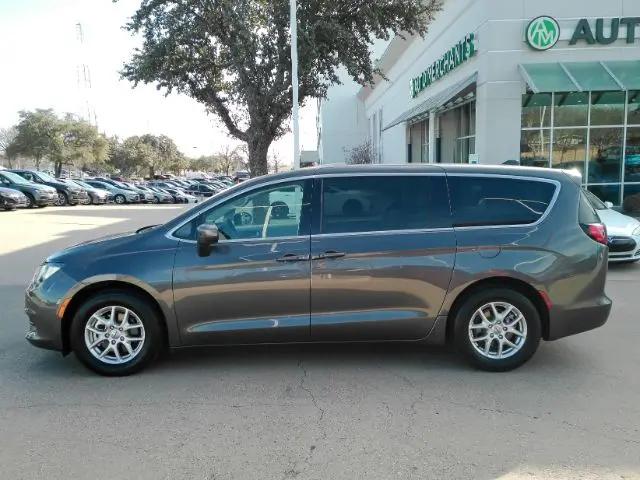 2023 Chrysler Voyager LX