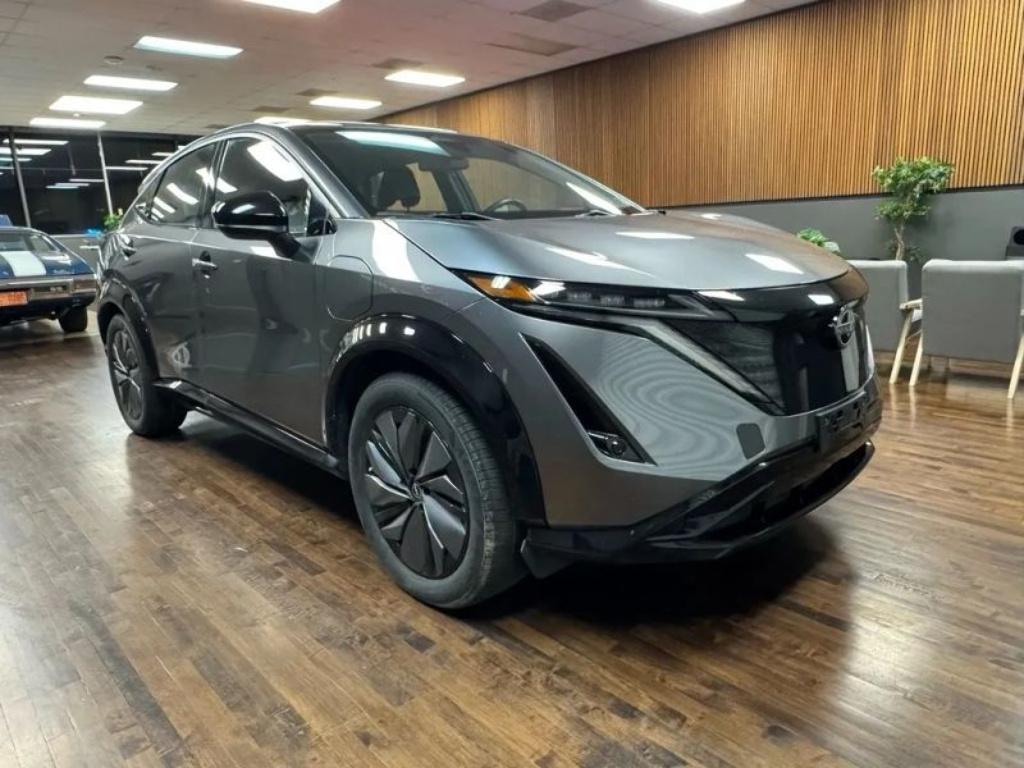 View vehicle photo 7