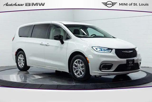 2024 Chrysler Pacifica Touring L for sale in St. Louis, MO