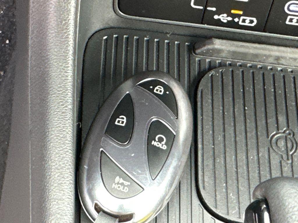 New 2026 White Hyundai SEL Sport FWD image 31