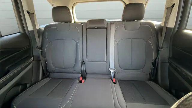 2023 Jeep Grand Cherokee Laredo 4x4
