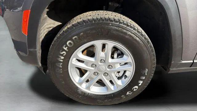 2023 Jeep Grand Cherokee Laredo 4x4