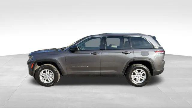 2023 Jeep Grand Cherokee Laredo 4x4