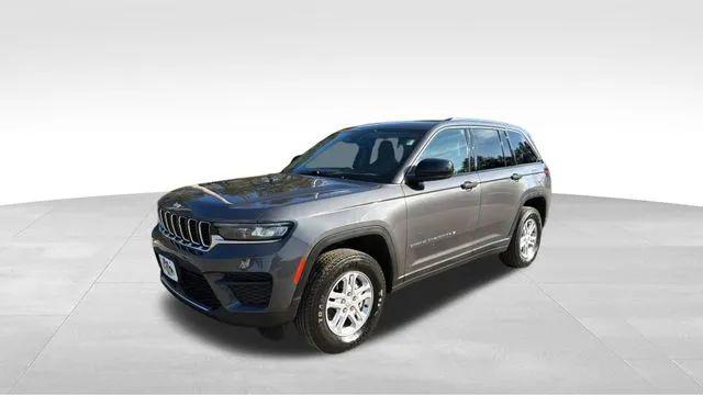 2023 Jeep Grand Cherokee Laredo 4x4