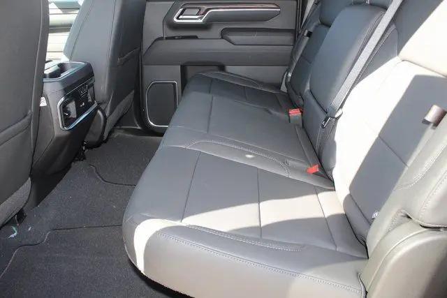 2026 GMC Sierra 2500HD Crew Cab, Standard Bed, SLT, 4WD