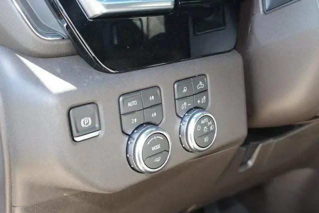 2026 GMC Sierra 2500HD Crew Cab, Standard Bed, SLT, 4WD