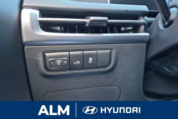 New 2026 Gray HYUNDAI SEL Activity FWD image 29