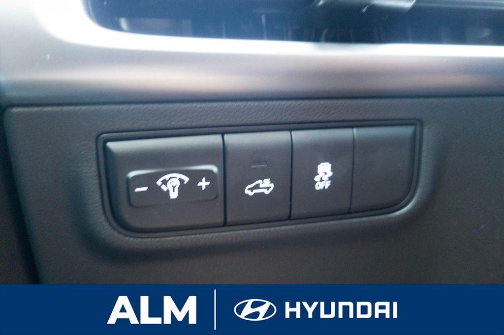 New 2026 White Hyundai SEL Activity FWD image 32