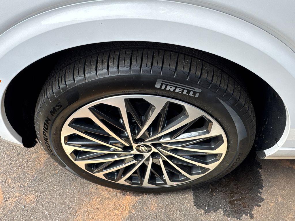New 2026 White Pearl HYUNDAI Calligraphy FWD image 23