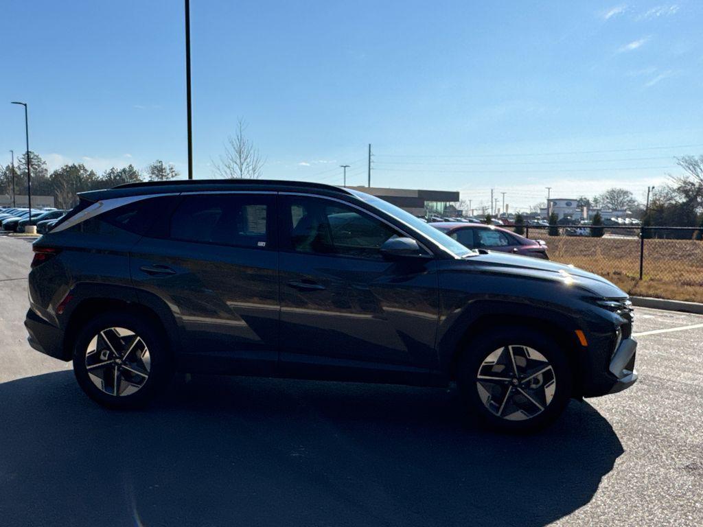 New 2026 Gray HYUNDAI SEL FWD image 7
