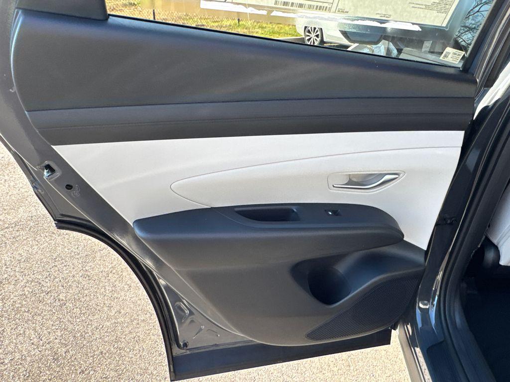 New 2026 Gray HYUNDAI SEL FWD image 13