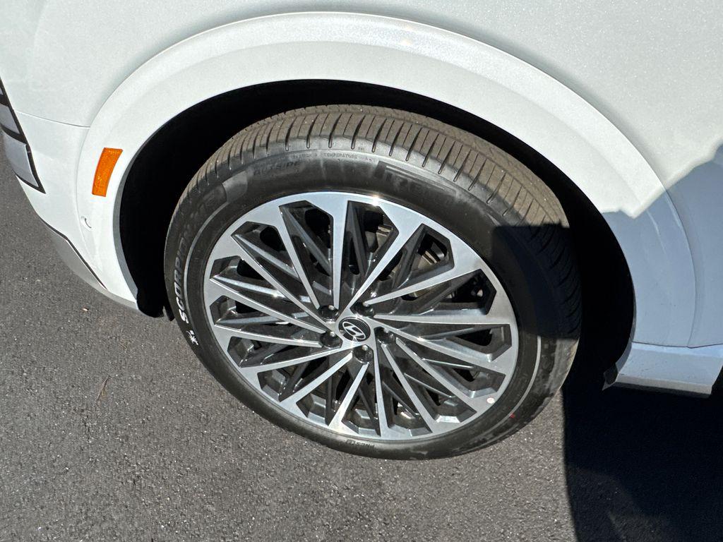 New 2026 White HYUNDAI Calligraphy FWD image 22