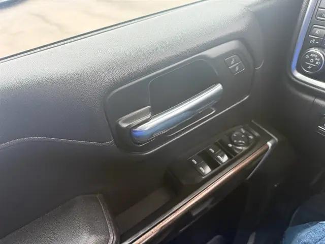 2020 Chevrolet Silverado 1500 4WD Crew Cab Short Bed RST
