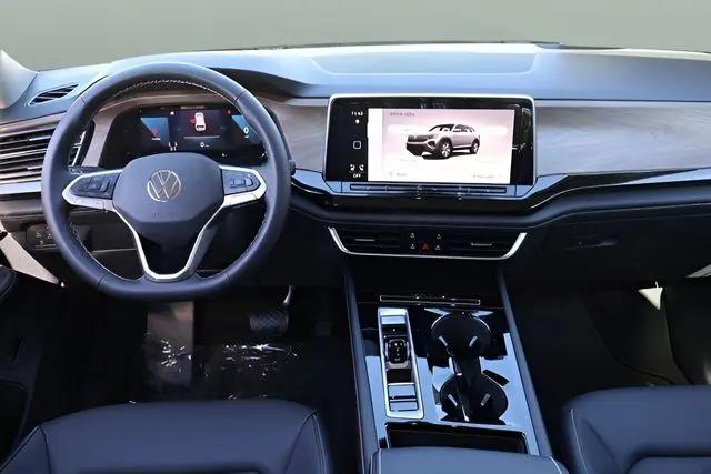 2026 Volkswagen Atlas SE with Technology