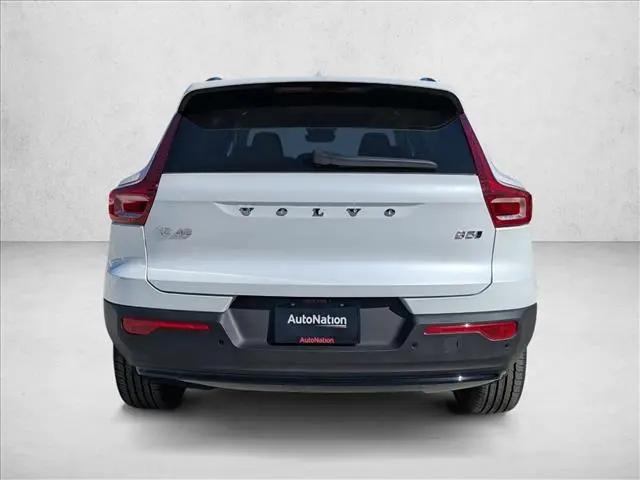 2026 Volvo XC40 Plus, B5 AWD Gas (mild hybrid), Dark