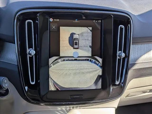 2026 Volvo XC40 Plus, B5 AWD Gas (mild hybrid), Dark