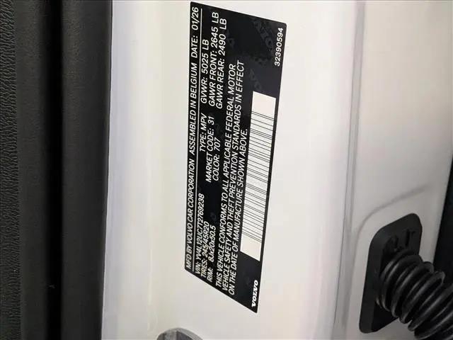2026 Volvo XC40 Plus, B5 AWD Gas (mild hybrid), Dark