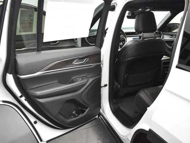 2026 Jeep Grand Cherokee Altitude 4x4