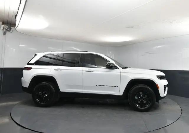 2026 Jeep Grand Cherokee Altitude 4x4