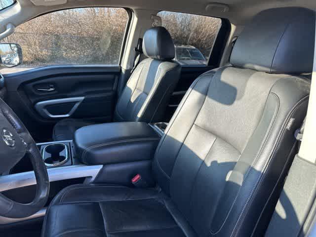 2017 Nissan TITAN SL