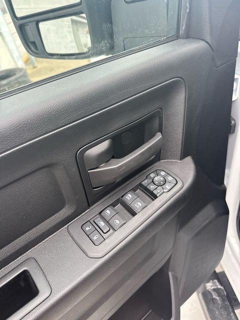 2026 Ram 2500 Black Express Crew Cab 4x4 6'4" Box