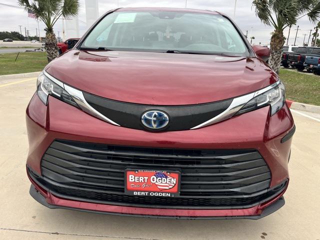 2023 Toyota Sienna LE