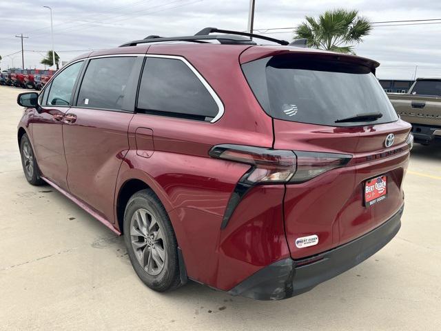 2023 Toyota Sienna LE
